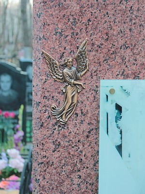 Ангел из бронзы на памятник