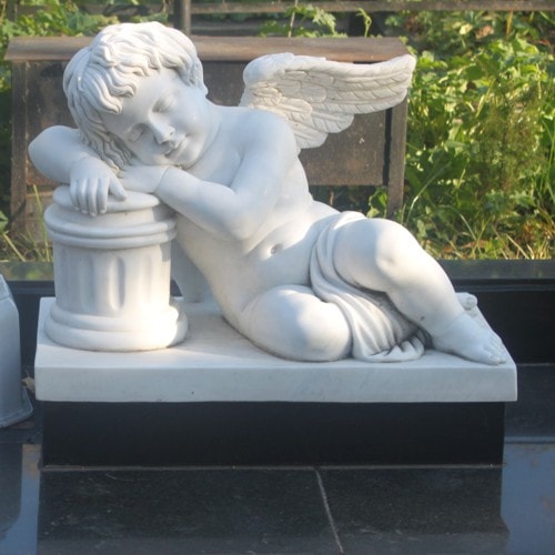 мраморная скульптура ангела