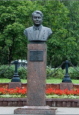 памятник Б.К. Громцеву
