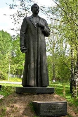 памятник Дзержинскому