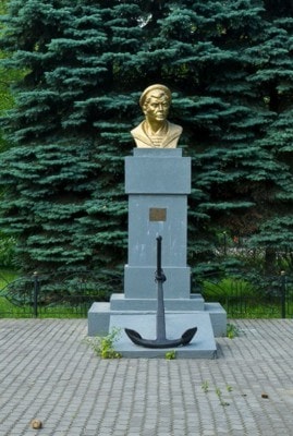 Памятник матросу Железняку
