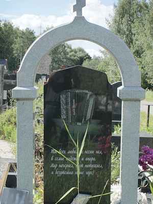 памятник на могилу арка