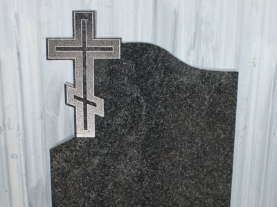 Памятник с православным крестом